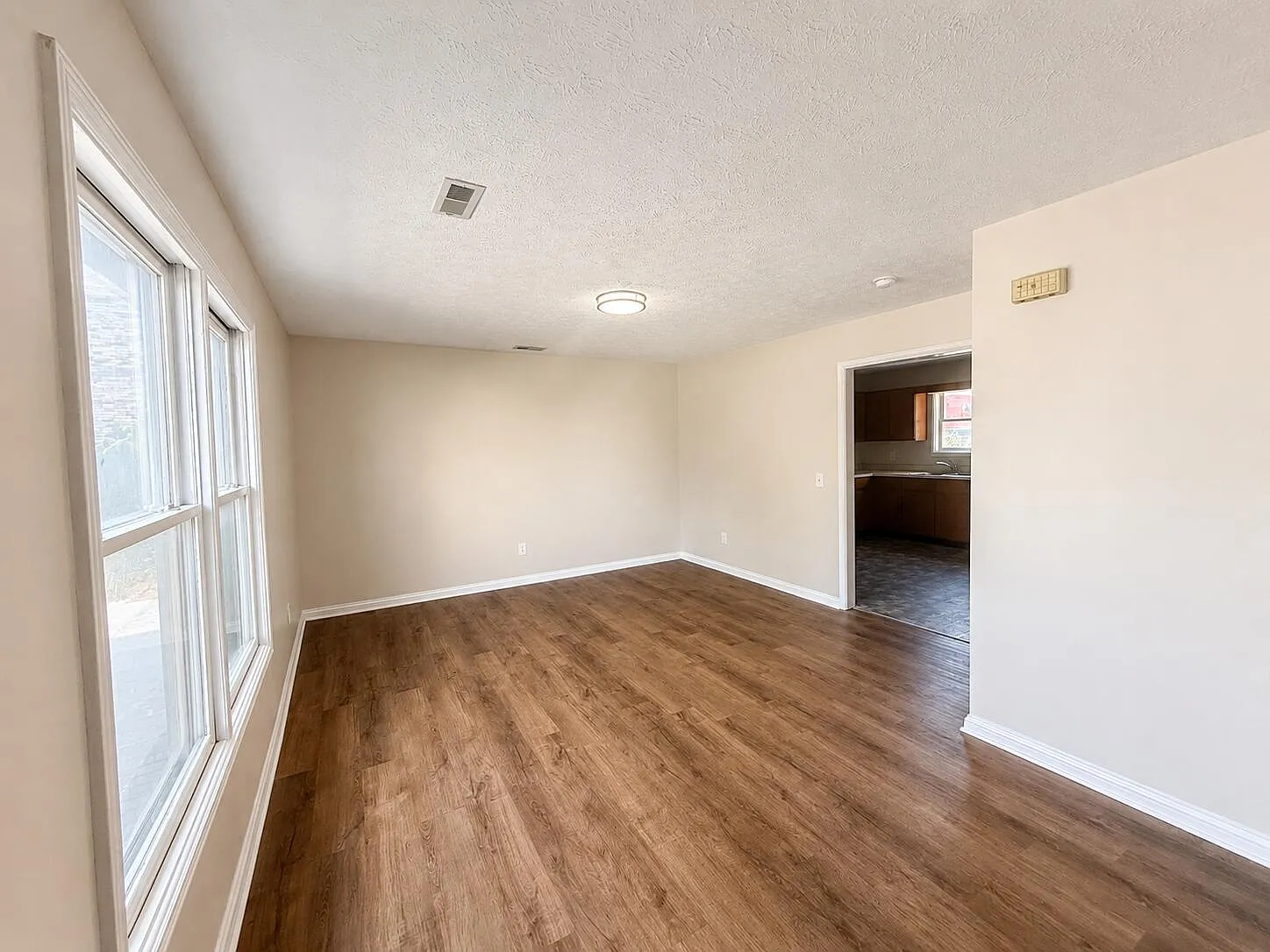 2 bed, 2.0 bath, 1100 sqft, $1,000 — Photo 2