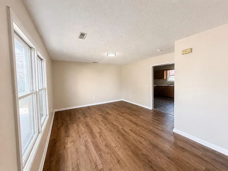 310 Pigeon Ct — Photo 2