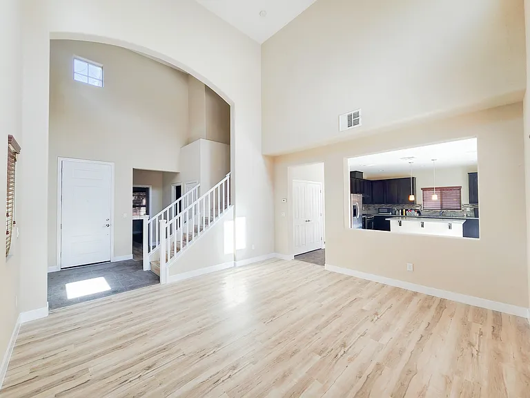 10551 Snow Lake St — Photo 2