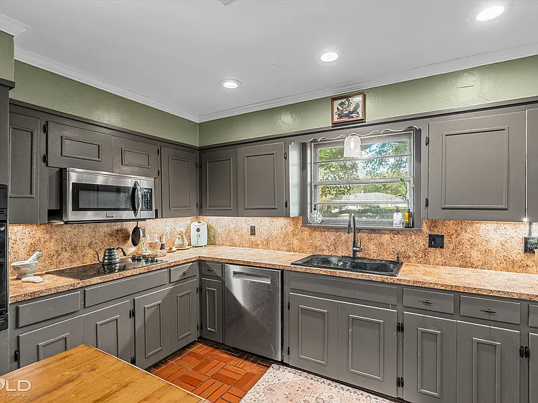 5702 River Rd — Photo 19
