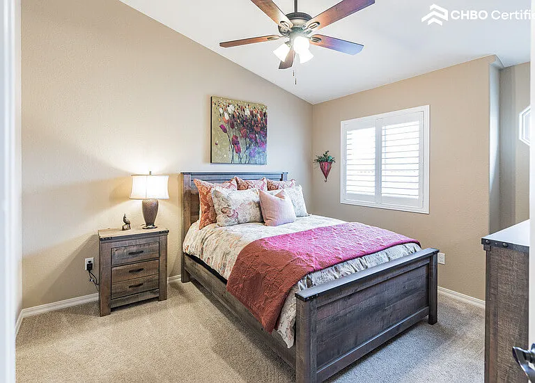 2nd bedroom with queen upper level