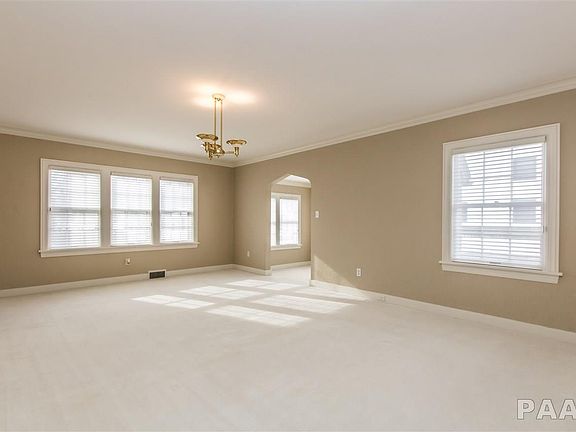 4th image of 517 W Corrington Ave