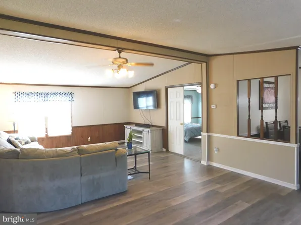 33 Cherry Dr W, Magnolia, DE 19962