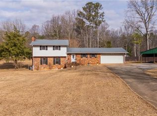 3318 Springdale Forrest Cir, Gainesville, GA 30506