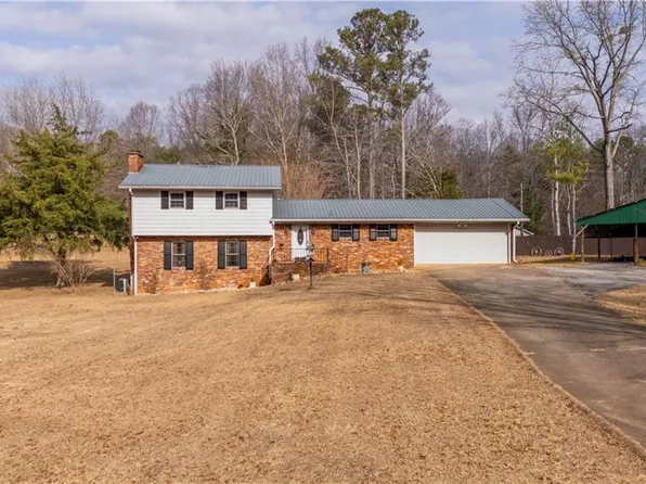 3318 Springdale Forrest Cir, Gainesville, GA 30506