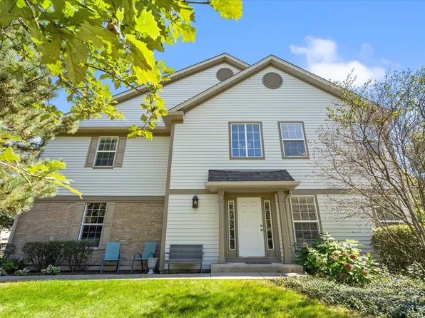 2010 Ivy Ridge Dr, Hoffman Estates, IL 60192