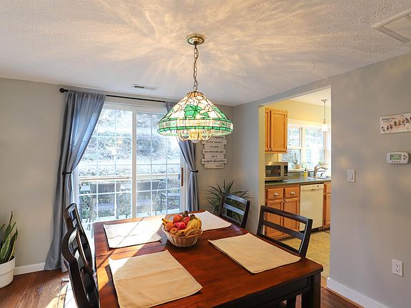 dining rm with patio off back