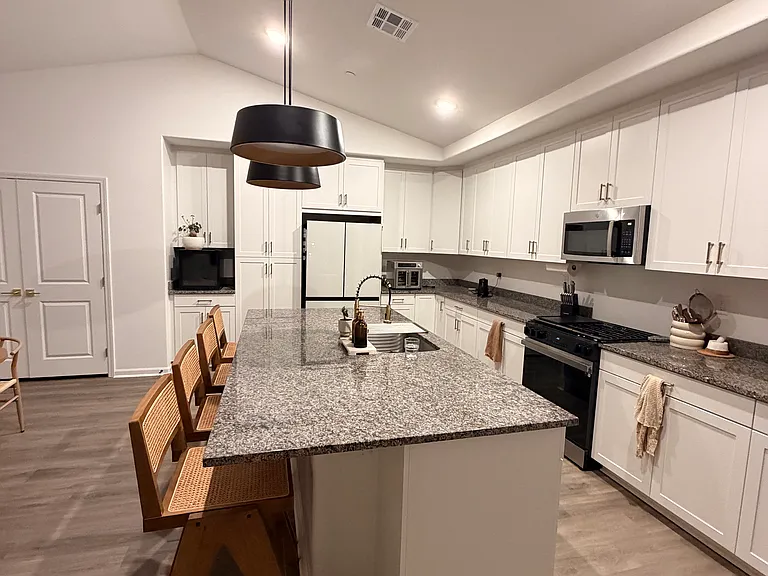 8831 W Dale Dr — Photo 6