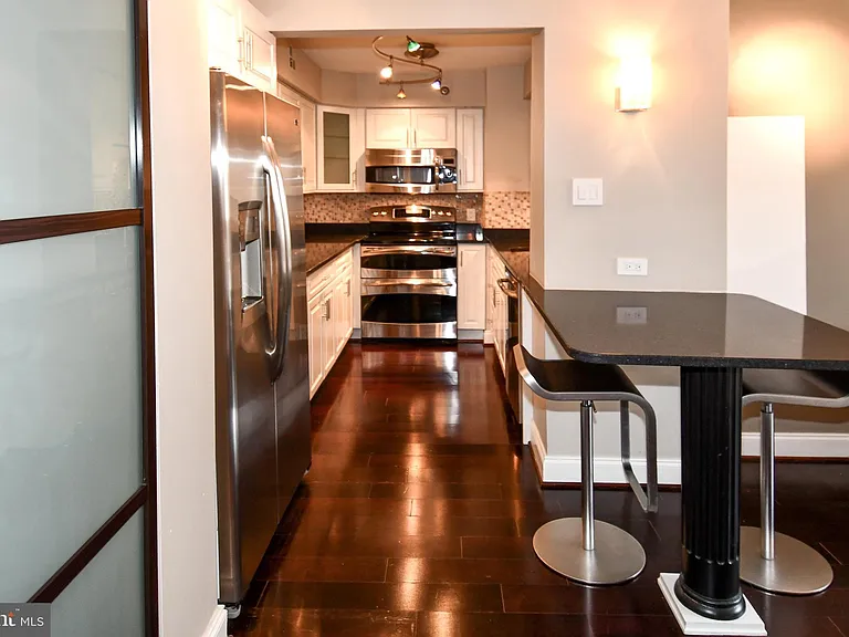 1301 N Courthouse Rd #1005 — Photo 11
