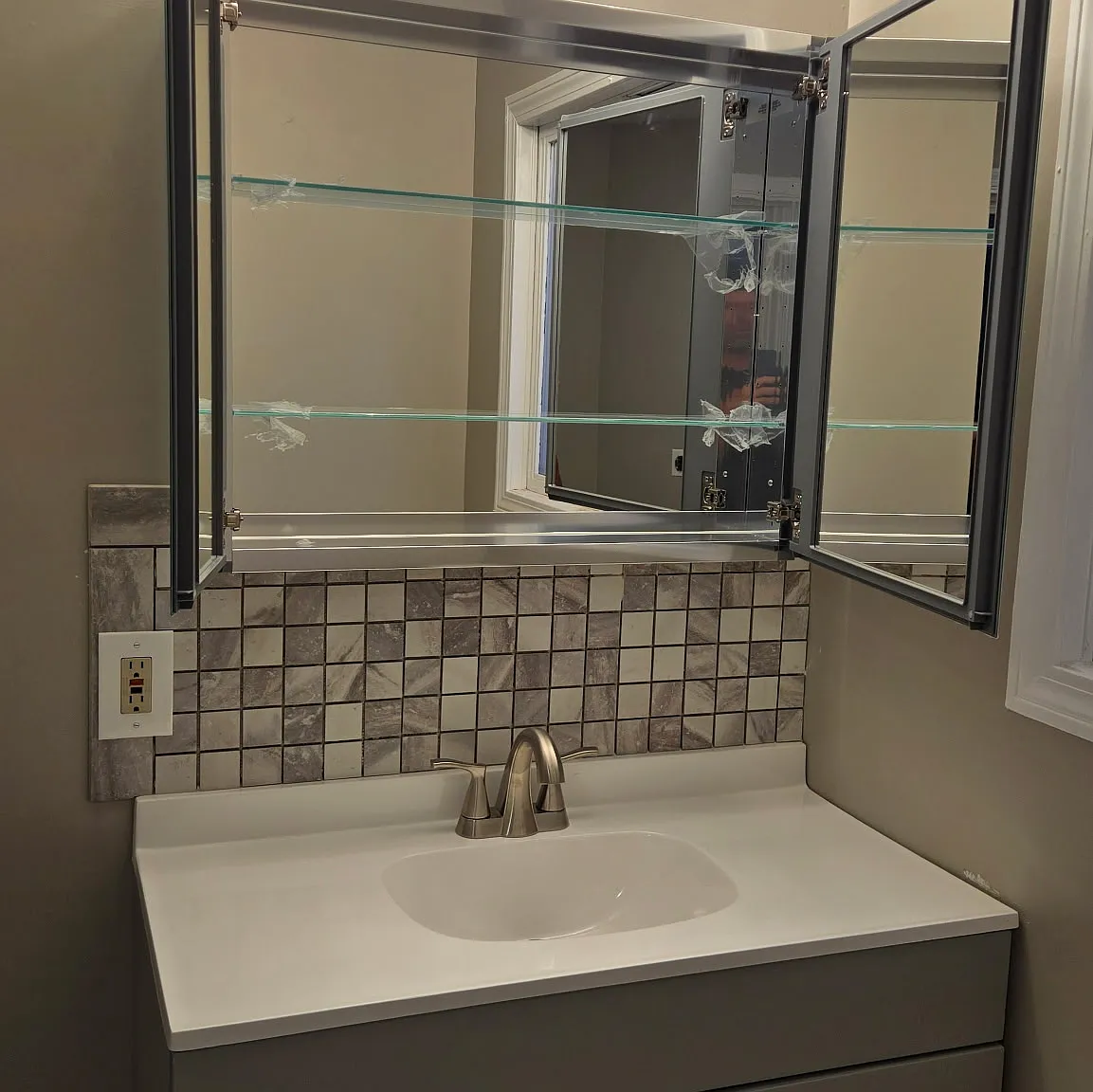 3 bed, 900 sqft, $2,400 — Photo 1