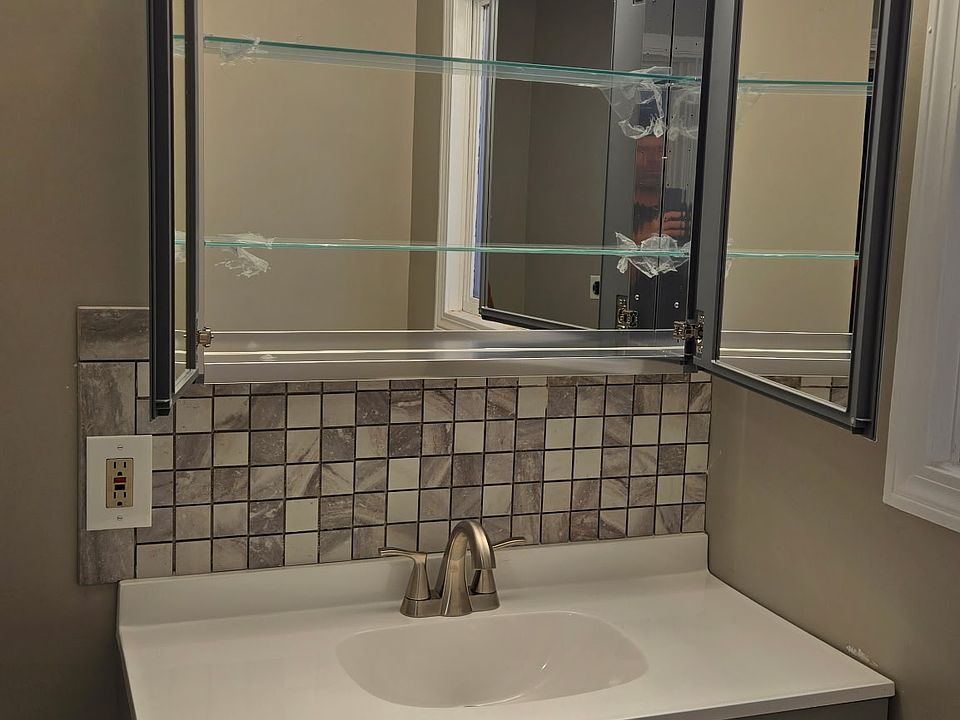 1st image of 18 Florence Ave APT 1