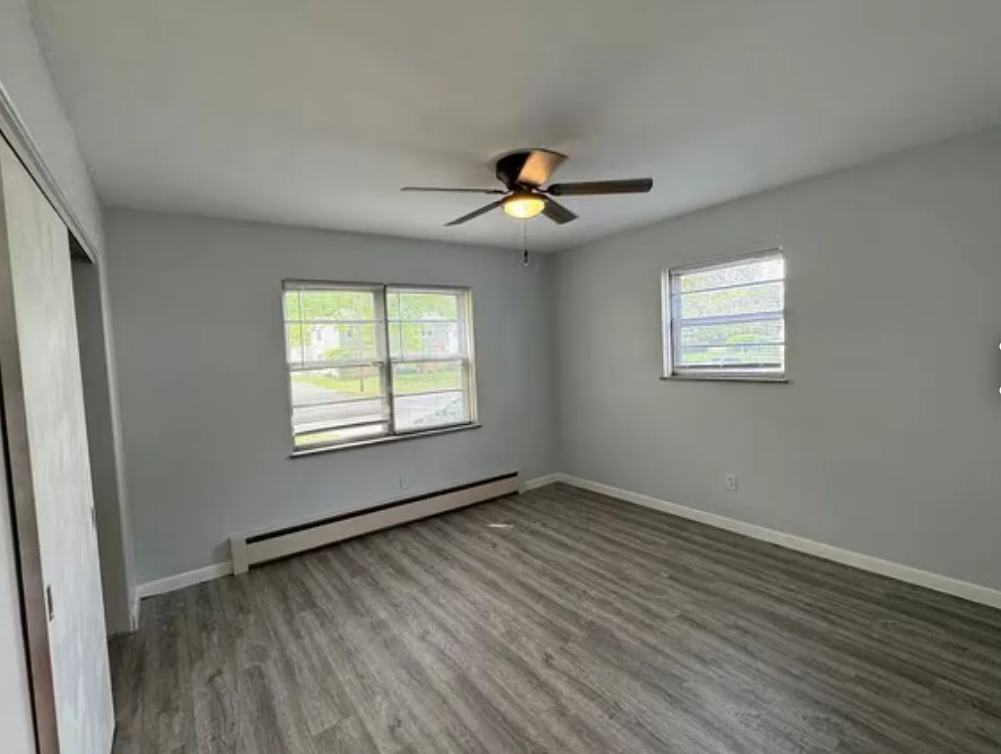 2301 W Lawrence Ave — Photo 2