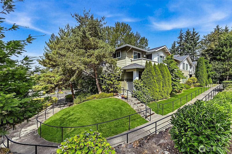 3rd image of 10931 124th Avenue NE #206