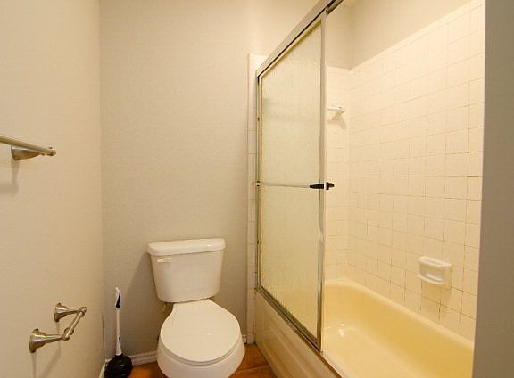 5th image of 1022 Violet Ave
