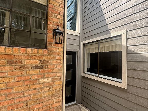3rd image of 8502 Cima Oak Ln #A