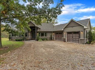 7055 Randall Dr, Fenton, MI 48430