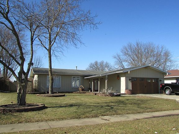 3rd image of 490 N Shabbona St