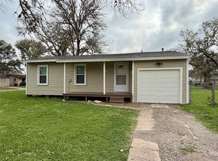 234 Jasmine St, Lake Jackson, TX 77566