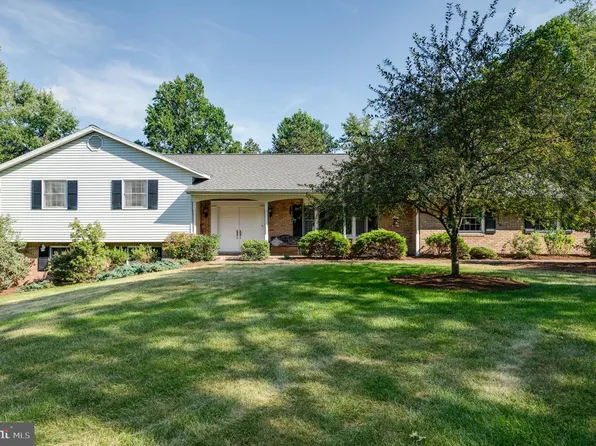 208 Imperial Dr, Mohnton, PA 19540