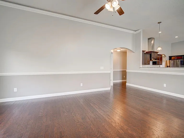 732 Shelburne Ln — Photo 22