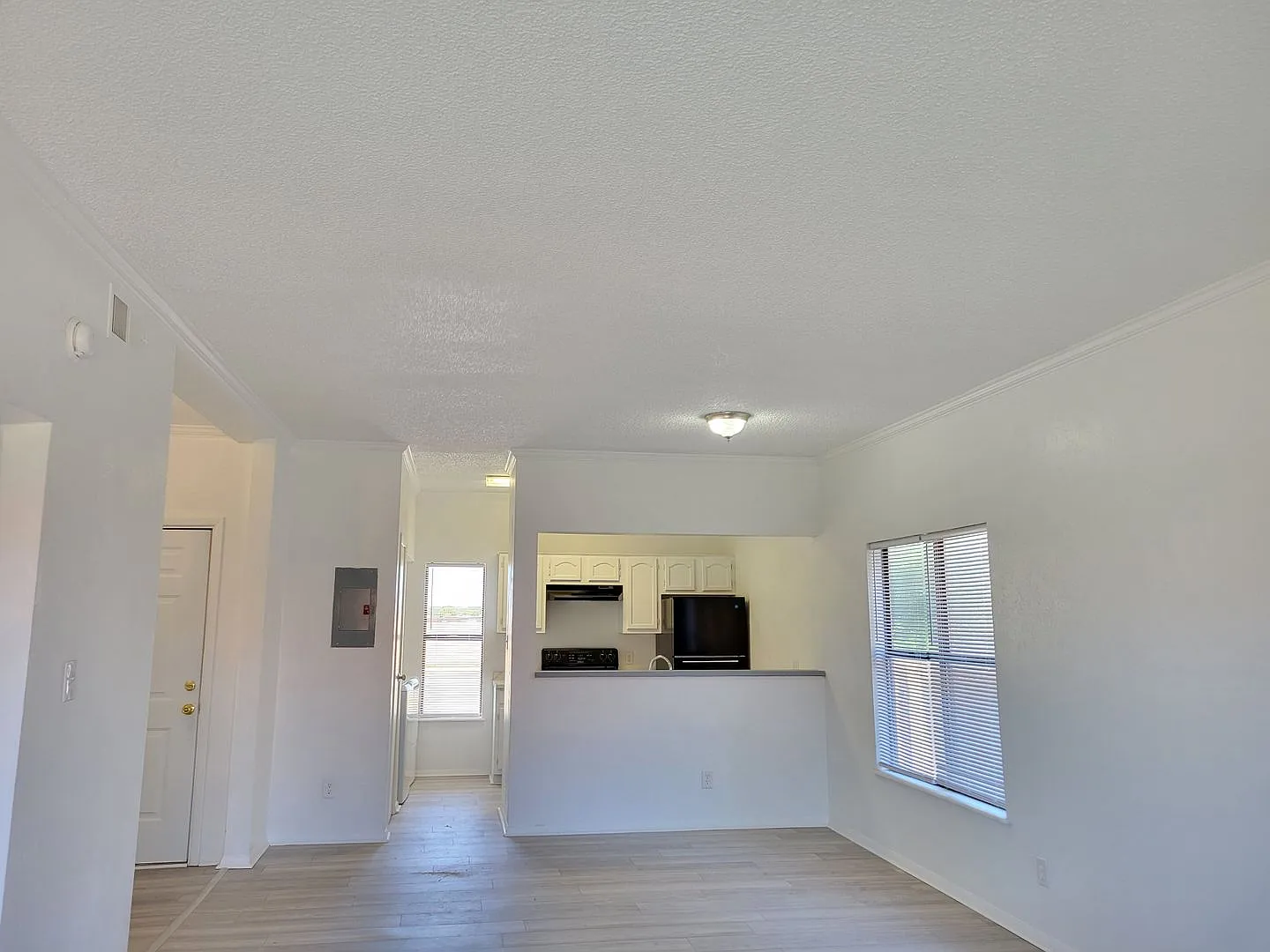 Luxury Large Unit In East Clovis All New Interior — Photo 4
