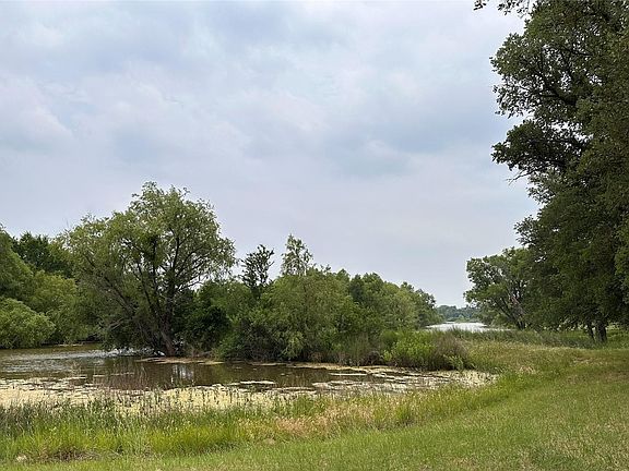 5th image of 300 Hogg Creek Rd