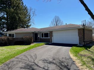 215 W Daniels Rd, Palatine, IL 60067