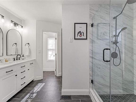 4th image of 777 Forrest St NW