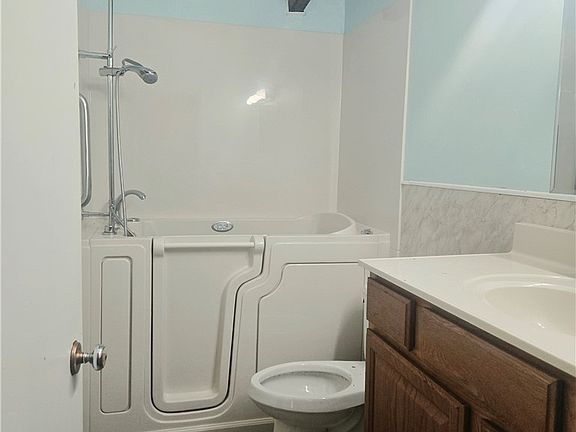 5th image of 1004 Enola Rd
