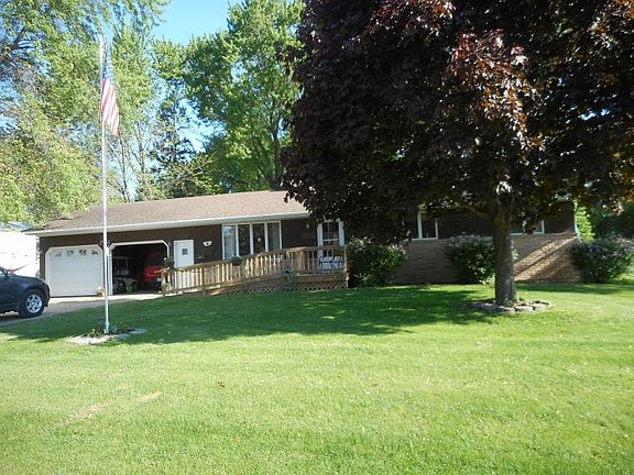 note there is a handicapped ramp to front entry, is also removable