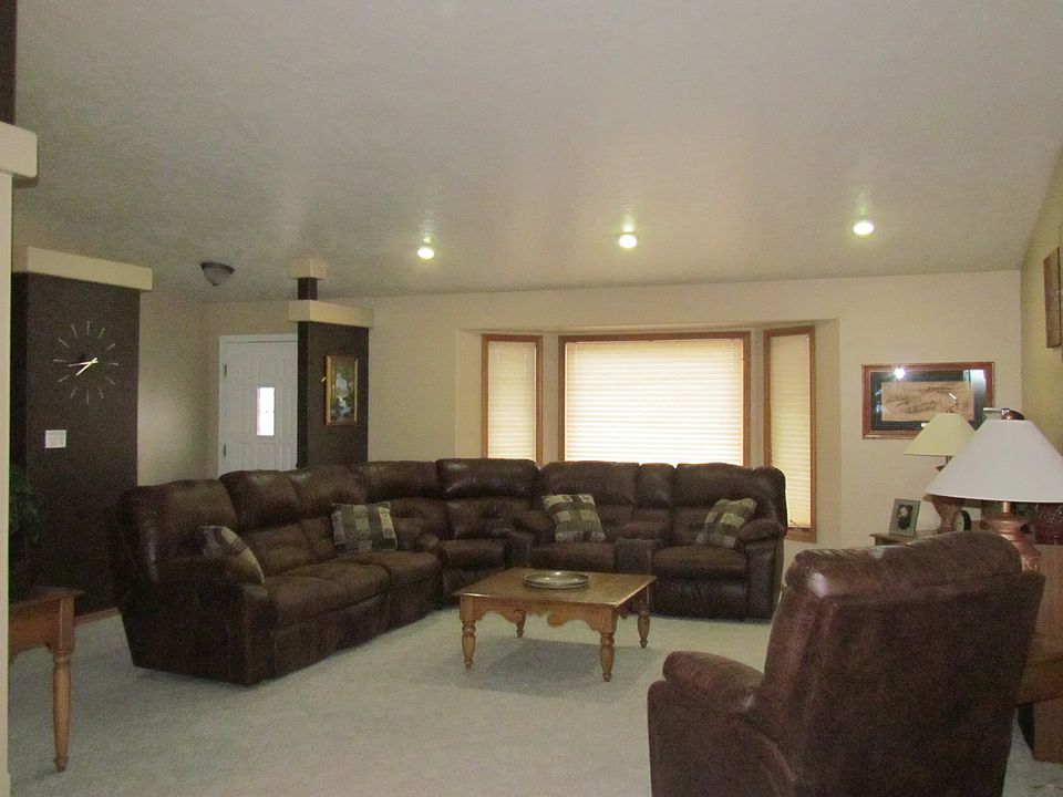 2nd image of 1221 Alpine Dr