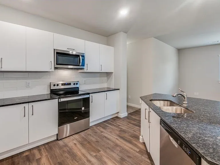 644 Blackland Dr — Photo 4