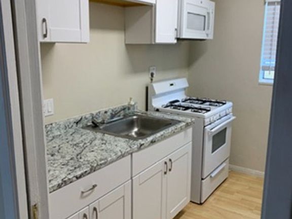 2nd image of 4449 Ocean Blvd #3
