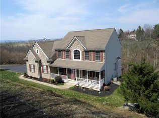 4955 Sugar Pie Dr, Schnecksville, PA 18078
