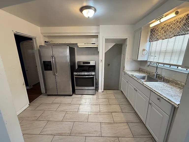 9030 Plainview Ave — Photo 4
