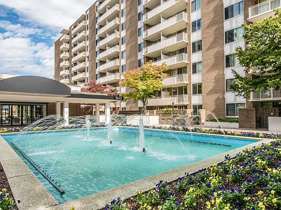 Entrance and Fountain