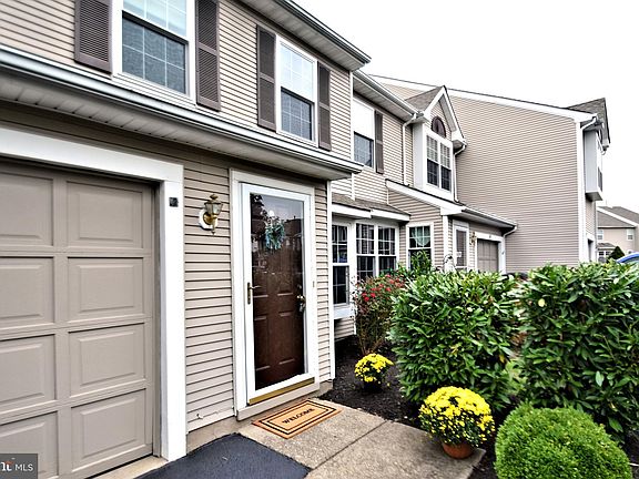 2nd image of 42 Ebony Ct