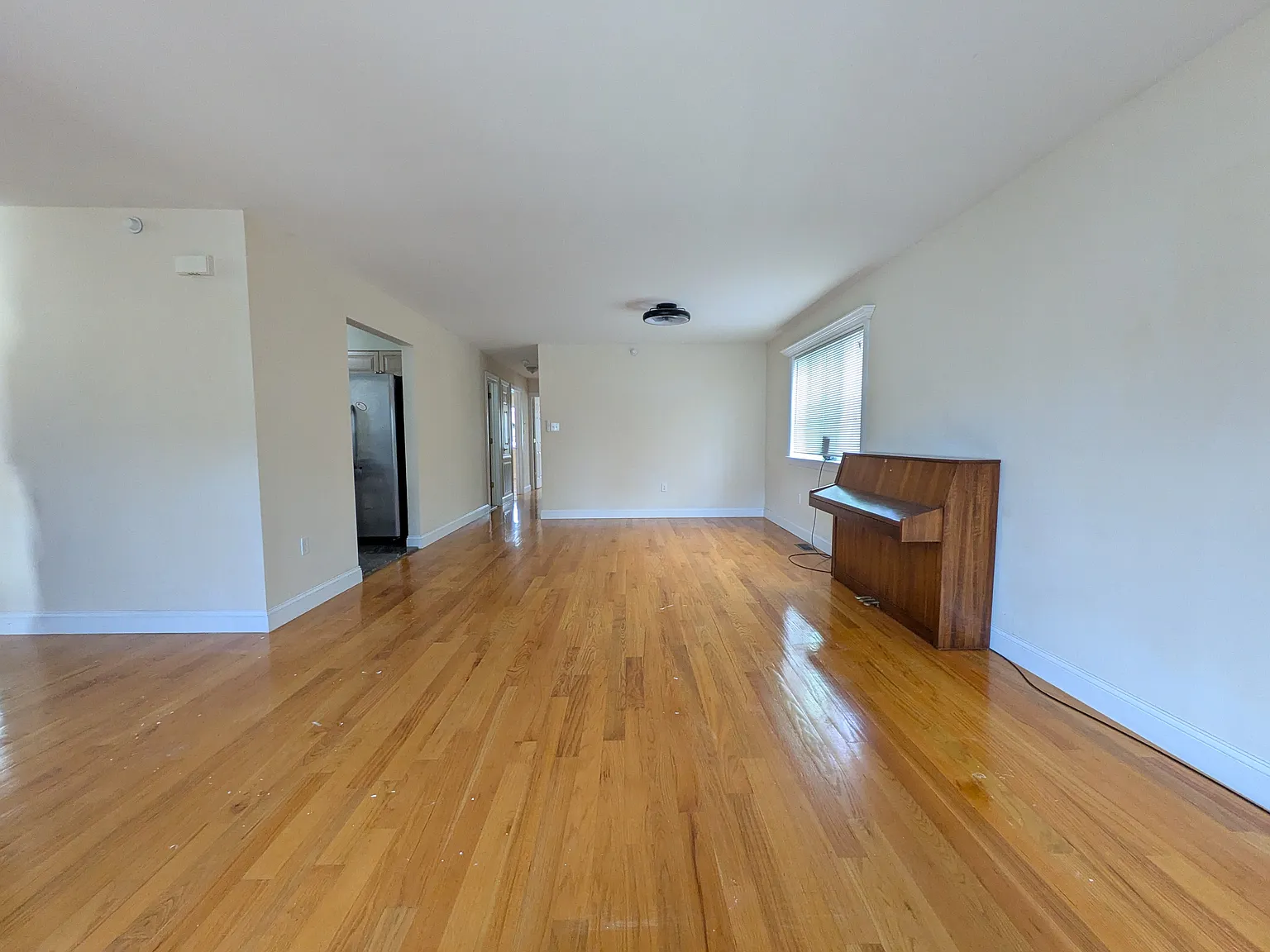 3 bed, 1400 sqft, $3,500 — Photo 3