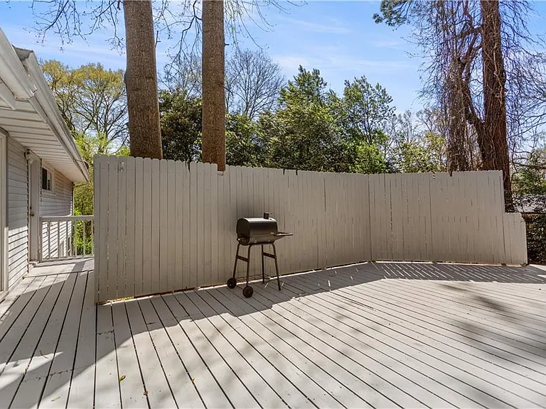2866 Highland Dr SE — Photo 26