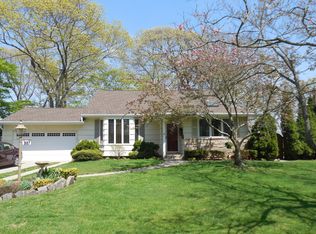 987 Aberdeen Rd, Bay Shore, NY 11706