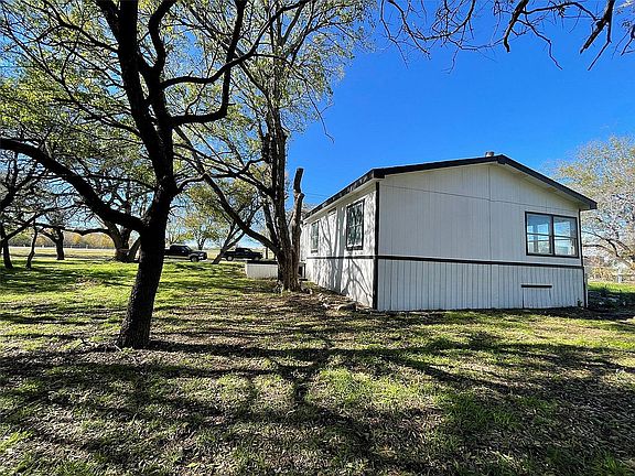2nd image of 101 E Bluebonnet Dr