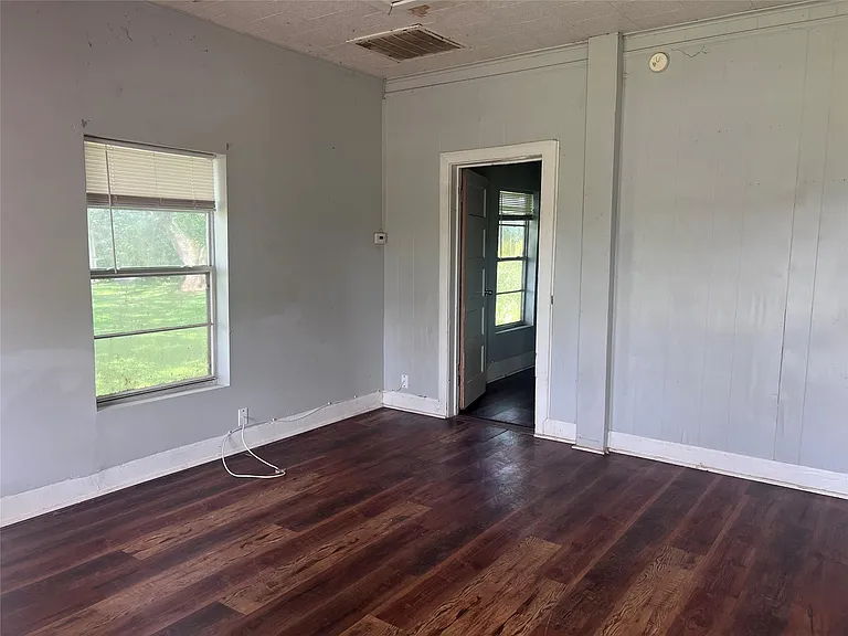 613 S Harrison Ln — Photo 3