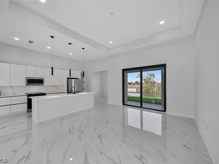 1426 NE 6th Ave — Photo 5