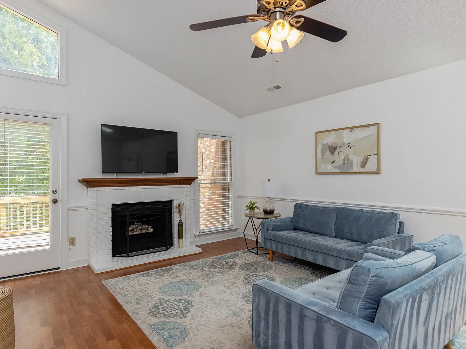 Durham End-Unit Townhome Available Immediately — Photo 2
