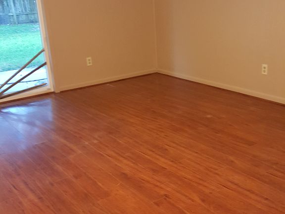 4th image of 9206 Skyline Dr