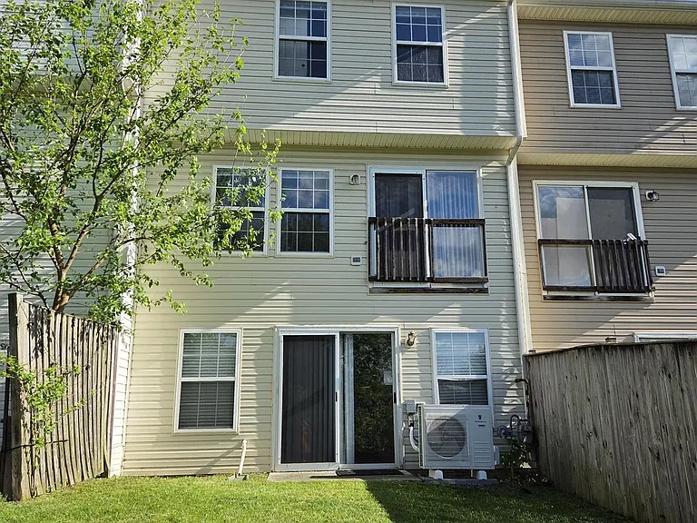 403 Hupps Hill Ct — Photo 20