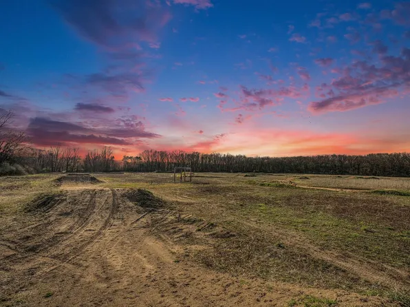58412 County Road 653, Paw Paw, MI 49079