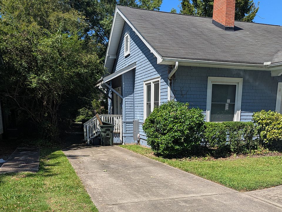 1st image of 921 College Avenue Ext