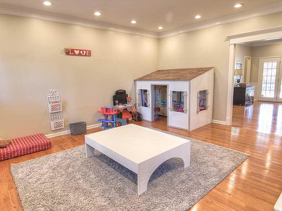4th image of 3037 Saint Johns Dr