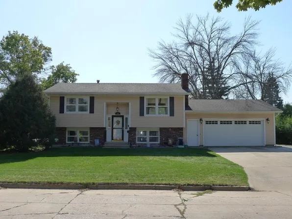 500 8th St, Charles City, IA 50616